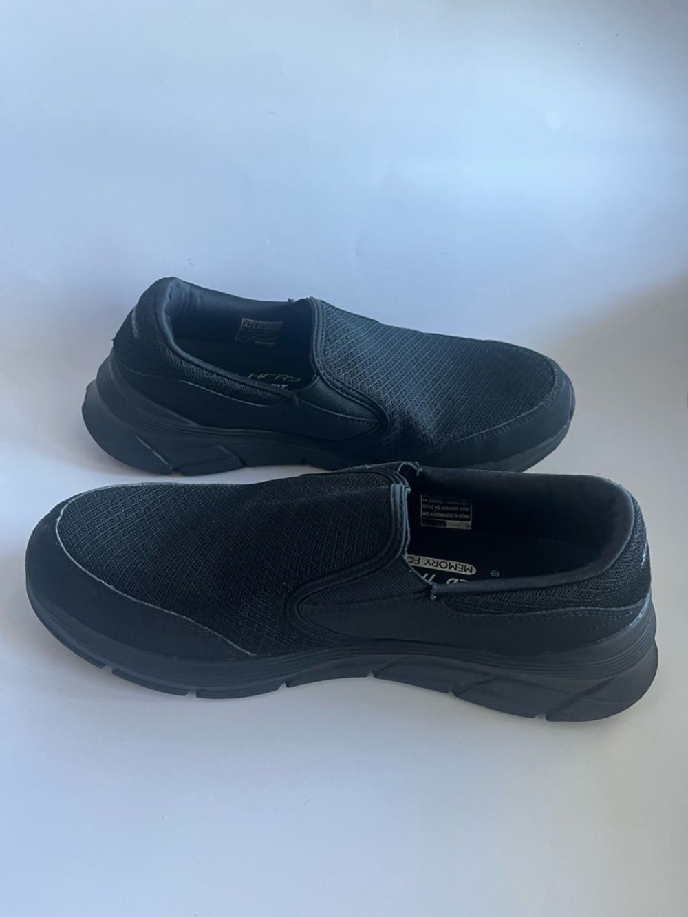 Skechers Men's Equalizer slip-on black sneakers in size 8